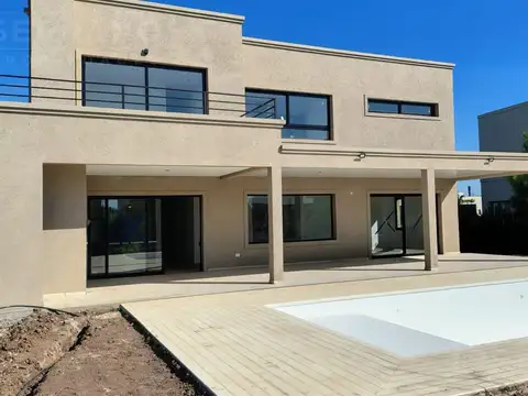 Venta casa 6 ambientes en Haras Santa Maria, Escobar