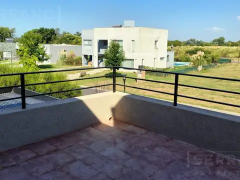 Casa 6 ambientes con 4 baños
