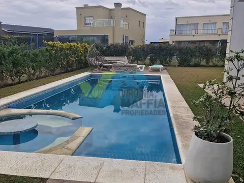 Alquiler anual de casa con pileta - SANTA ELENA Pilar del Este