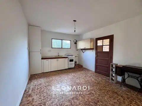 Casa 6 ambientes con 2 baños