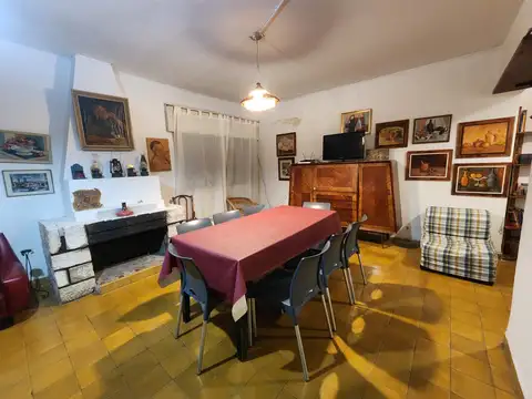 Casa a la venta en Villa Parque Siquiman. (C385)