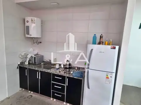 EN ALQUILER GALPÓN 210 M2 IDEAL CONCESIONARIA
