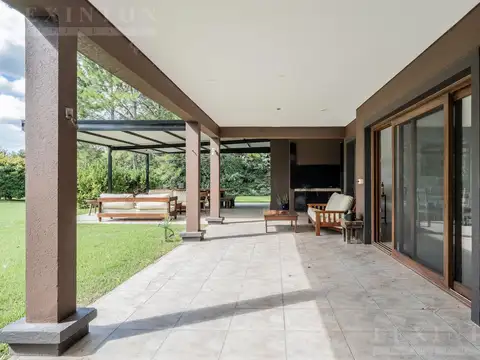 Casa 5 ambientes con 2 baños
