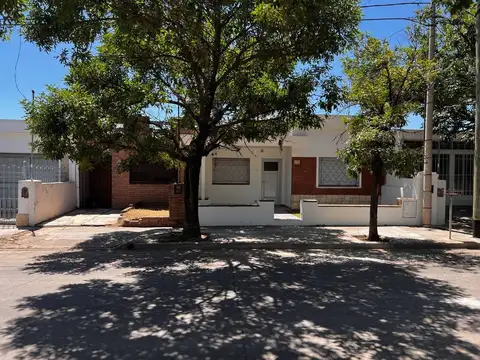 CASA 2 DORMITORIOS + DEPARTAMENTO EN ROSEDAL.