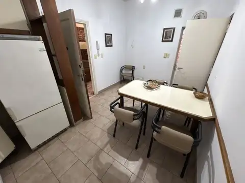 Casa en Alquiler con 3 cocheras