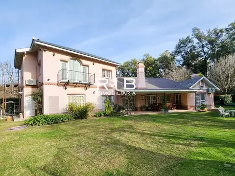 Excelente Propiedad Estilo Campo sobre 1420 m2