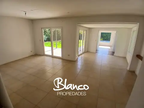 Casa 4 ambientes con 4 baños