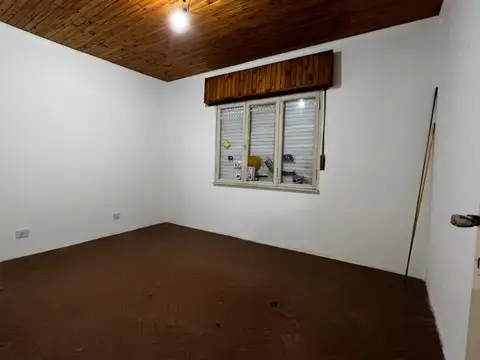 Casa tres dormitorios venta Hurlingham