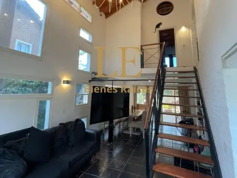 Casa 4 ambientes con 2 baños