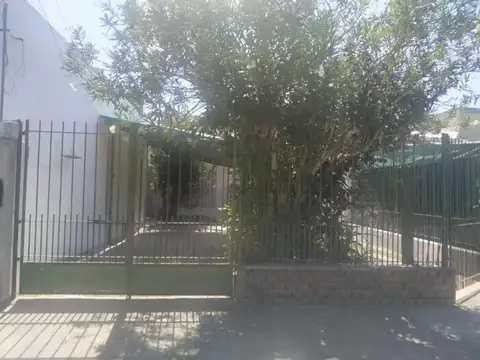 Casa en Venta - 3 Dormitorios  2 Baños Cochera - 463 mts2 - San Miguel del Monte, Buenos Aires