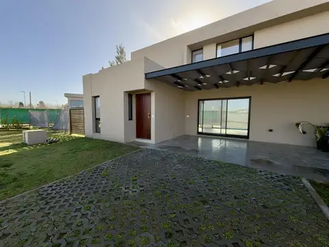 VENTA - CASA 2 dormitorios, Condominios, seguridad -  Don Mateo, Funes