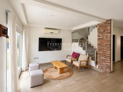 Casa en Venta en Countries y Barrios Cerrados en Ituzaingó, USD 295.000