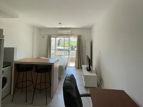 Departamento con Balcón, cochera, Edificio "Pampa Al Lago"Full Amenities.