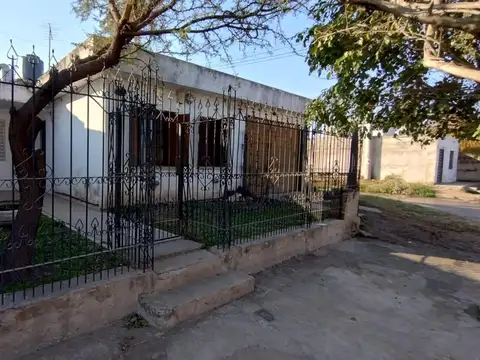 CASA VENTA 3 DORMITORIOS Bº 1º DE MAY0