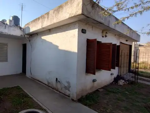 Casa 4 ambientes con 1 baño