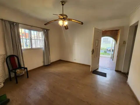 Casa 3 ambientes con 1 baño