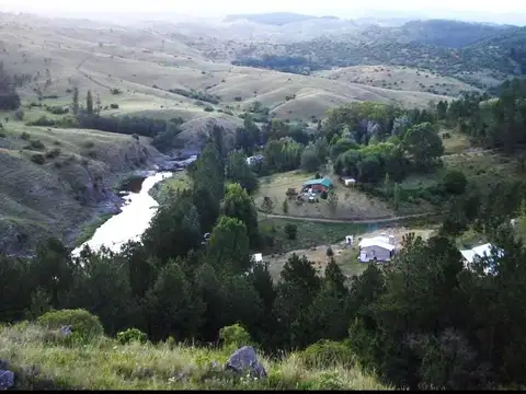 Campo en venta - 4 Dormitorios 2 Baños - Cochera - 100.000Mts2 - Yacanto, Córdoba