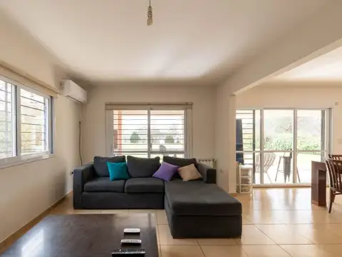 Casa 11 ambientes con 3 baños