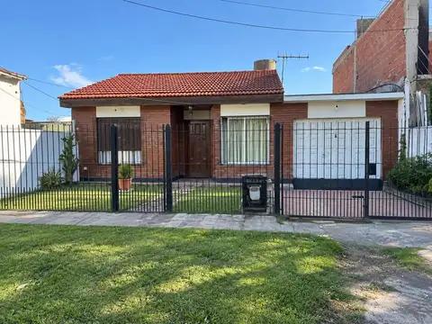 VENTA CASA 3 AMBIENTES FCIO. VARELA -  APTA CREDITO