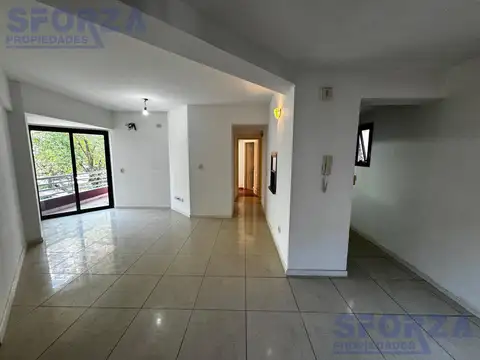 Departamento tres ambientes con cochera cubierta