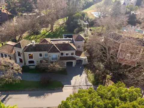 Casa con vista al Golf- Martindale C.C -6 dormitorios-