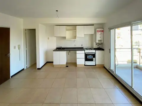 Departamento de 1 dormitorio al frente con balcón en el Centro