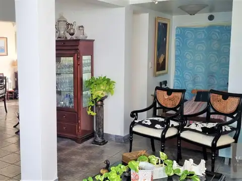 Casa en Venta con 3 cocheras
