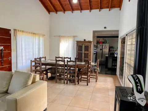 Casa 4 ambientes con 3 baños