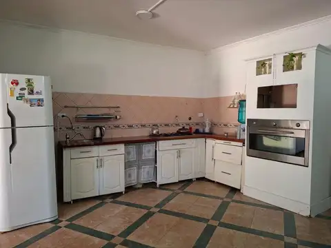 Casa en Venta con 3 cocheras