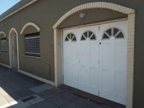 Casa ideal 2 familias Excelente ubicación en Morón.