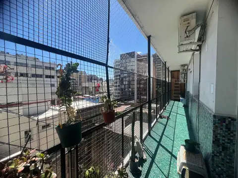 Departamento de 4 ambientes con balcón y baulera
