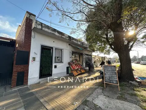 Casa + Local + Dpto. - Venta en bloque