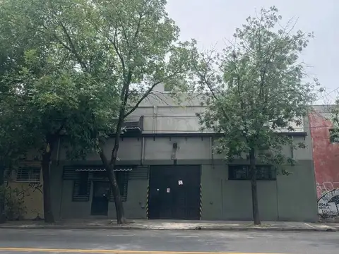 VENTA DEPOSITO GALPON BARRACAS SALIDA A DOS CALLES