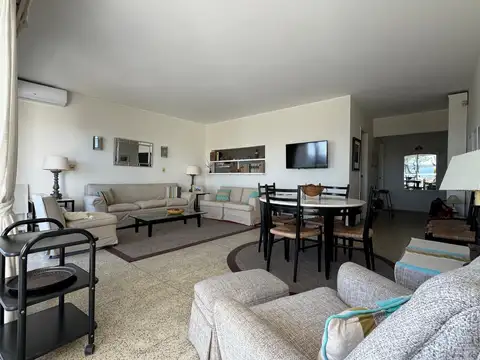 Departamento en Alquiler Temporal en Playa Mansa, USD 4.000