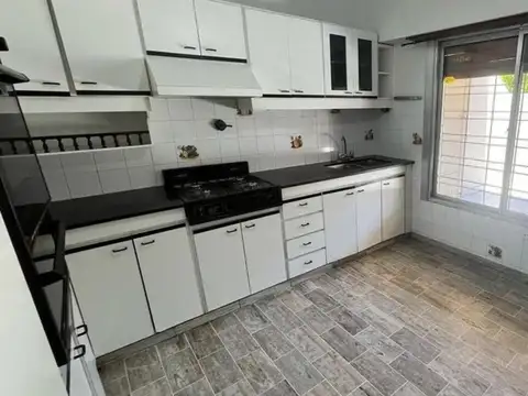 Casa en venta - 2 Dormitorios 2 Baños - Quilmes