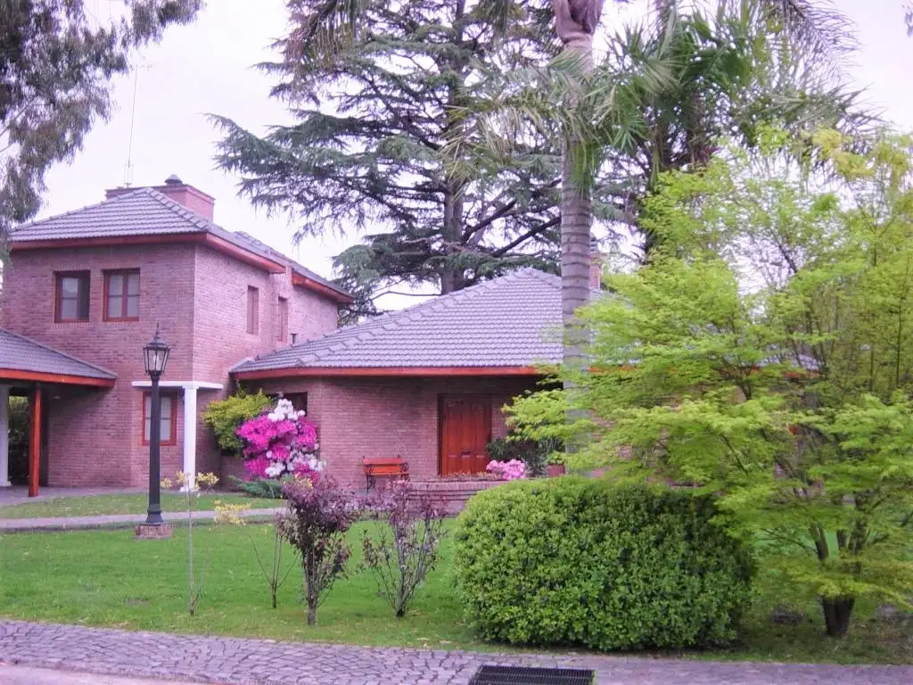 COUNTRY CLUB EL CARMEN
