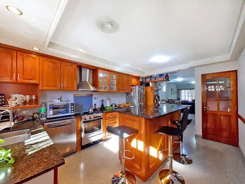 CASA PREMIUM HURLINGHAM: 5 AMB + QUINCHO + PARQUE