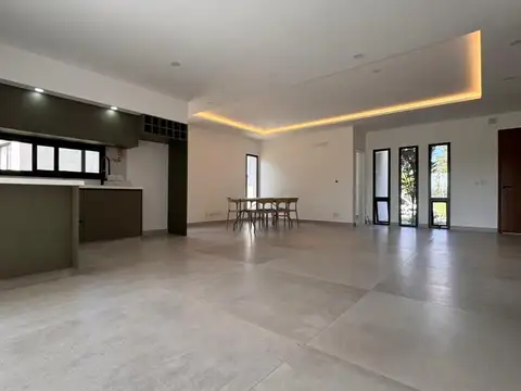 Casa 5 ambientes con 2 baños