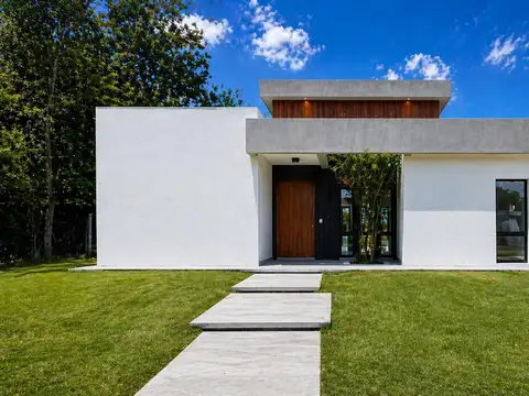 Casa a estrenar en Pilar del Este - Barrio Santa Elisa - 5 ambientes -
