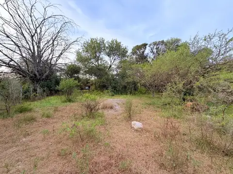 Venta de terreno en La Paz - Traslasierras, con base para construir una vivienda