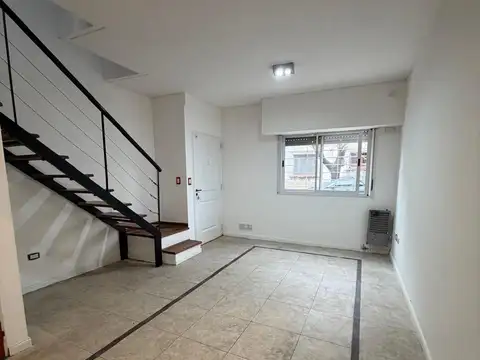Depto Tipo Casa 2 ambientes con 1 baño