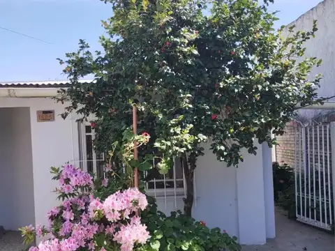 Casa en venta - 3 Dormitorios 2 Baños - 360Mts2 - Ezeiza