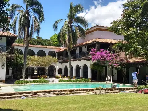 Lindísima casa estilo colonial actualizada