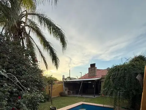 Casa con pileta - Cruz Del Eje
