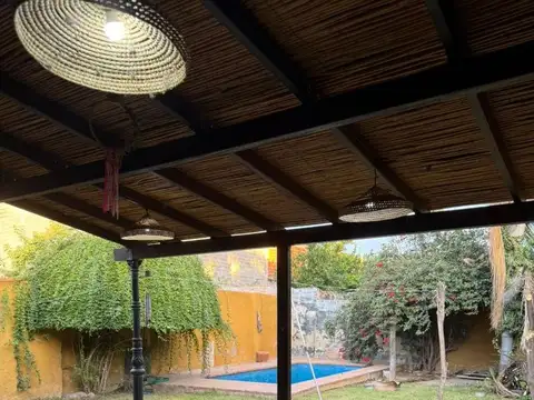 Casa en Venta con 3 cocheras