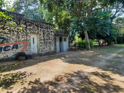 Casa 9 ambientes con 2 baños