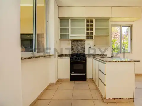 Casa 6 ambientes con 2 baños