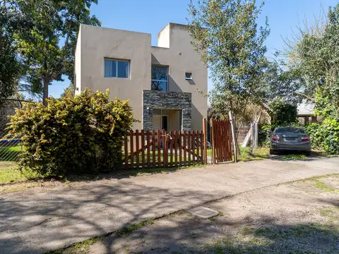Venta Dúplex 4 Ambientes con Gran Jardín en Complejo Cerrado - Parque Leloir - P
