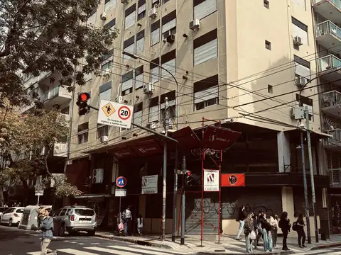 Av. Junin al 600 esq Viamonte