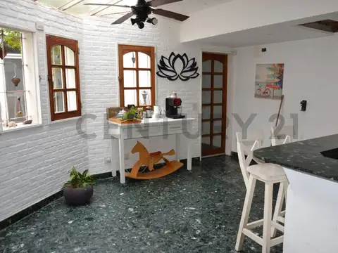 Venta Casa de 5 Ambientes en Caballito - Acepta Depto en  parte de pago - Apto Credito UVA